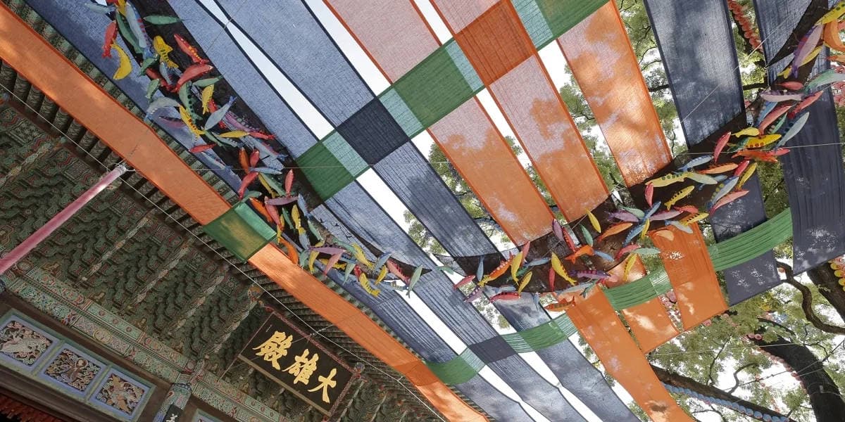 Discover Jogyesa Temple Seoul - Opening Hours, TempleStay, Lantern Festival, Chrysanthemum Festival, and More. Your spiritual journey awaits!