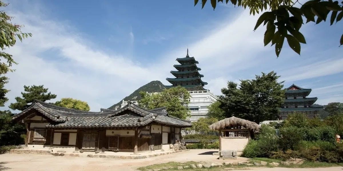 Discover the exhibitions, opening hours and entrance fees at the National Folk Museum of Korea located next to Gyeongbokgung Palace in Seoul.